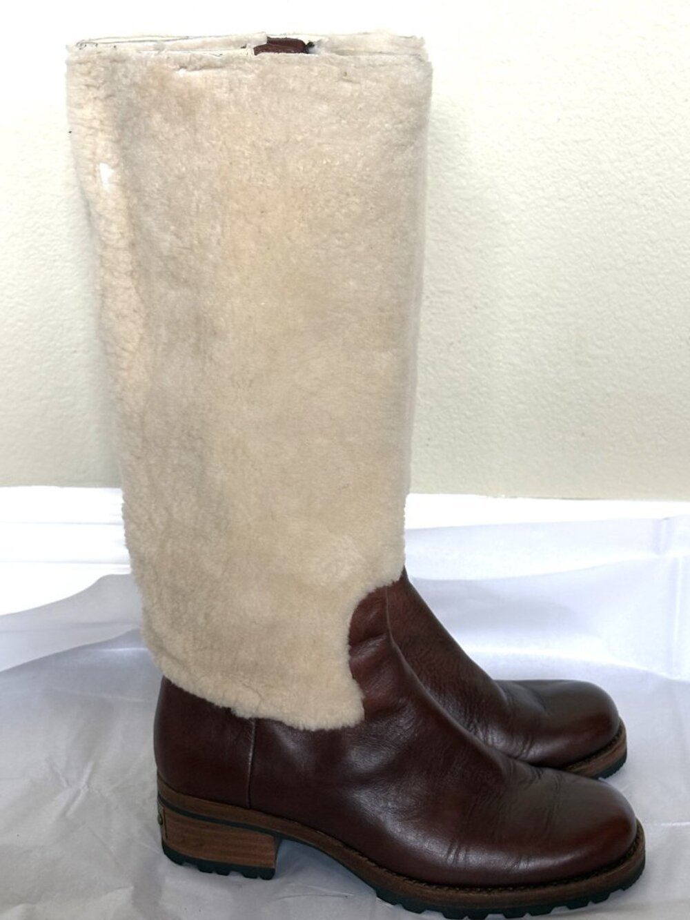 UGG AUSTRALIA SHEARLING SHAFT BROWN LEATHER ZIP BOOTS SIZE: 5